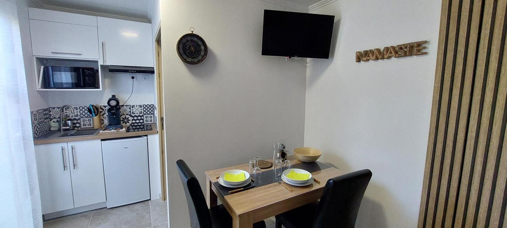 Gite De L'Olivier, Classe, Climatise, Jardin Avec Parking Gratuit Devant Le Logement Et A 5 Minutes Du Centre-Ville A Pied LʼIsle-sur-la-Sorgue Exterior foto