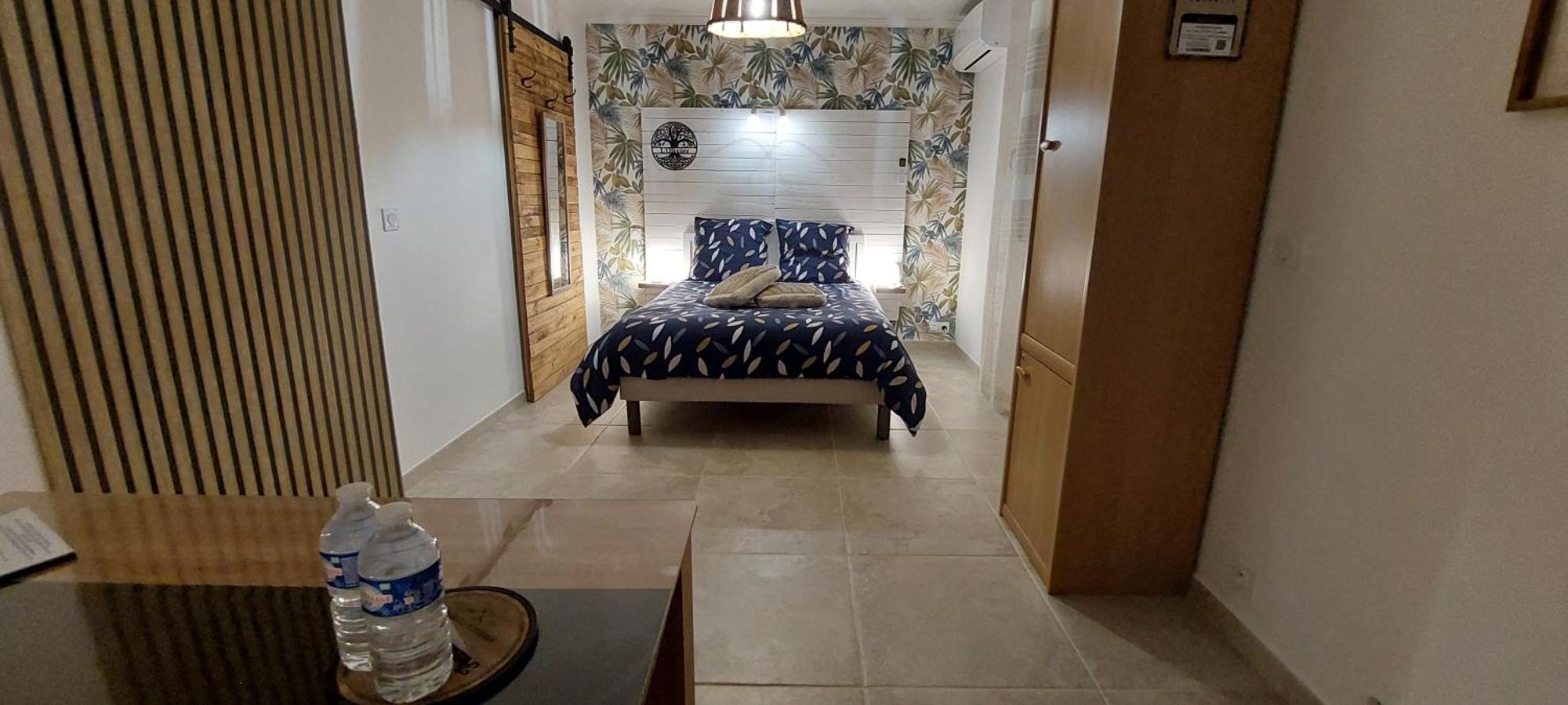 Gite De L'Olivier, Classe, Climatise, Jardin Avec Parking Gratuit Devant Le Logement Et A 5 Minutes Du Centre-Ville A Pied LʼIsle-sur-la-Sorgue Exterior foto